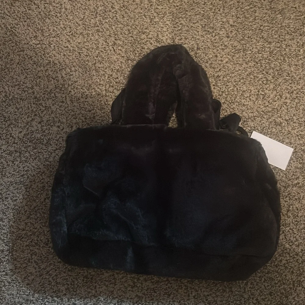 Nike Women Purse Nike Black Color. Double Handles to carry or use black straps. - Picture 4 of 4